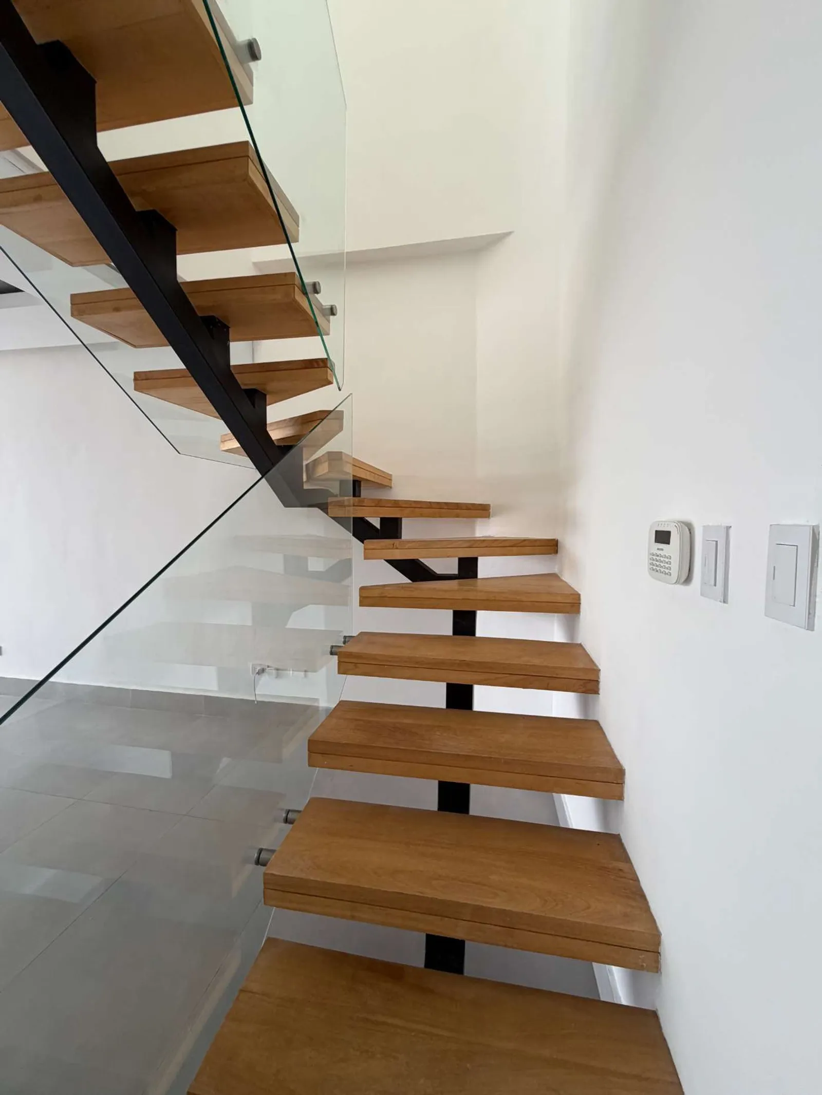 PENTHOUSE, EVARISTO MORALES, Foto 5