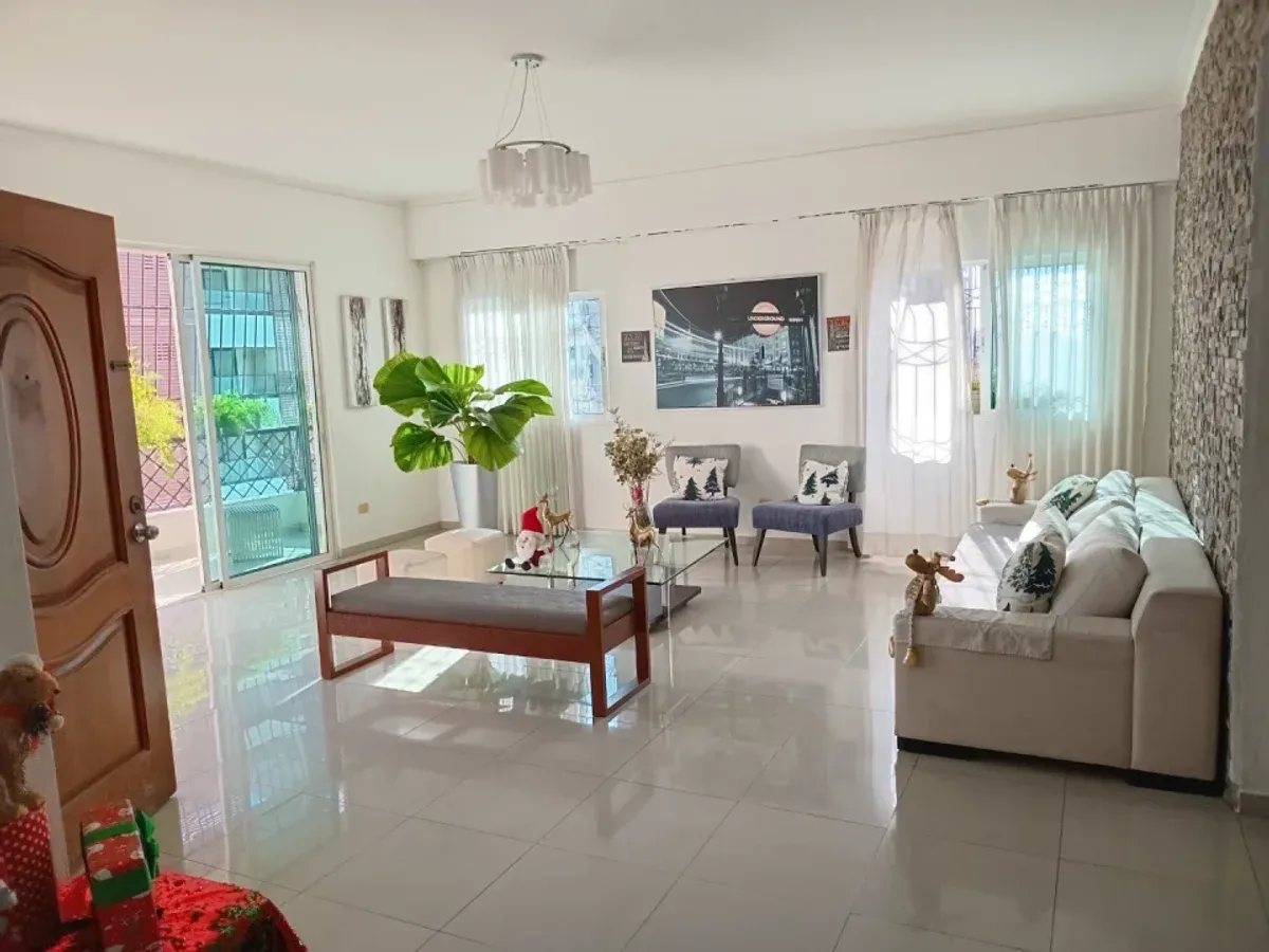 Apartamento familiar con mas de 200m2 y amplio balcon, foto 2