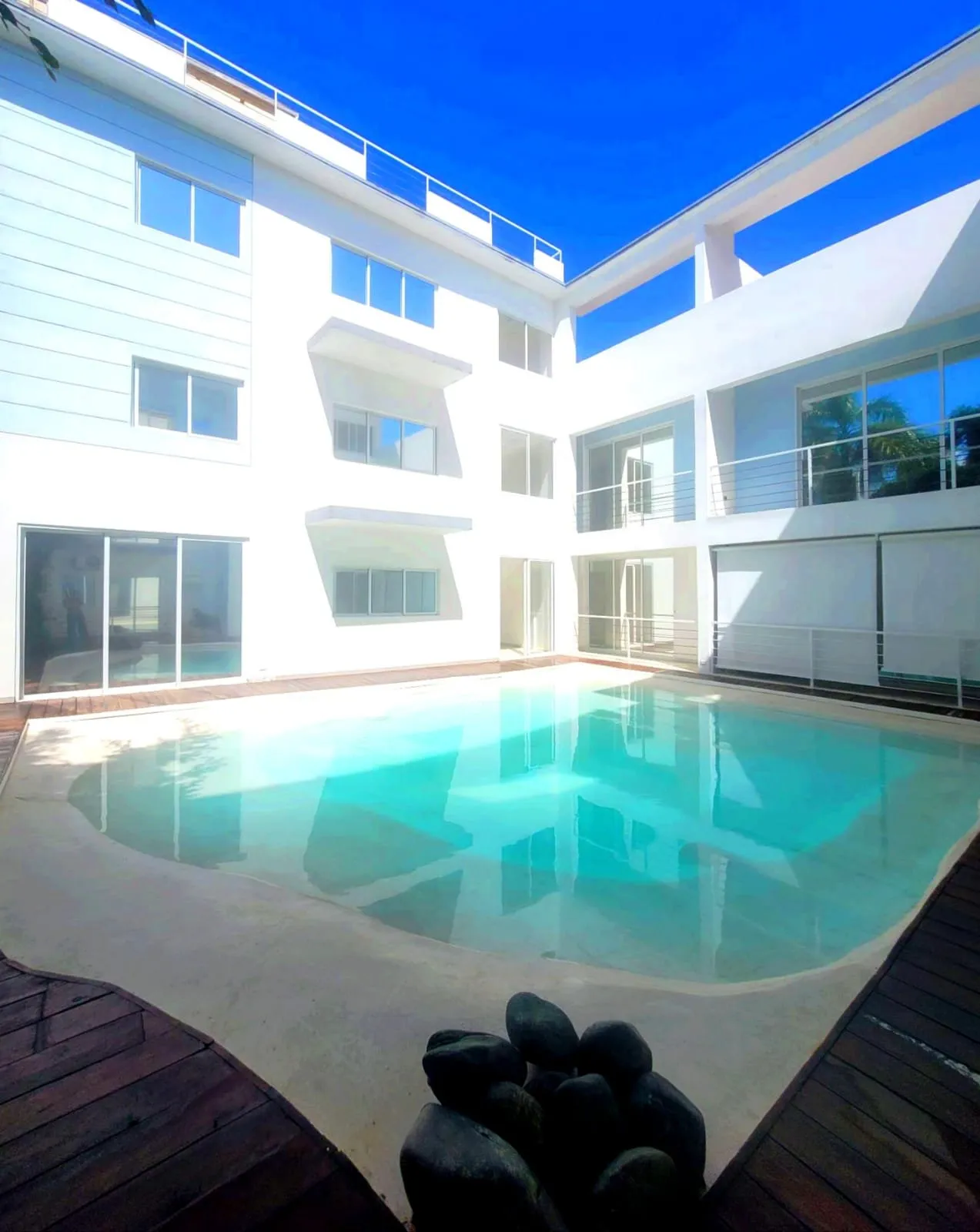 MODERN 2-BR APARTMENT IN PRIVATE GATED COMMUNITY, photo 2