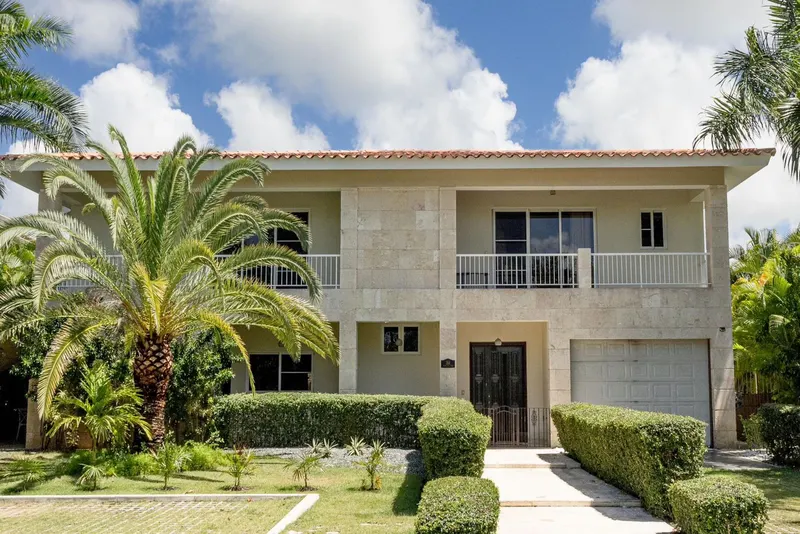 MAISON EN VENTE 4 CHAMBRES PASEO DEL LAGO PUNTA C, USD$ 1,050,000