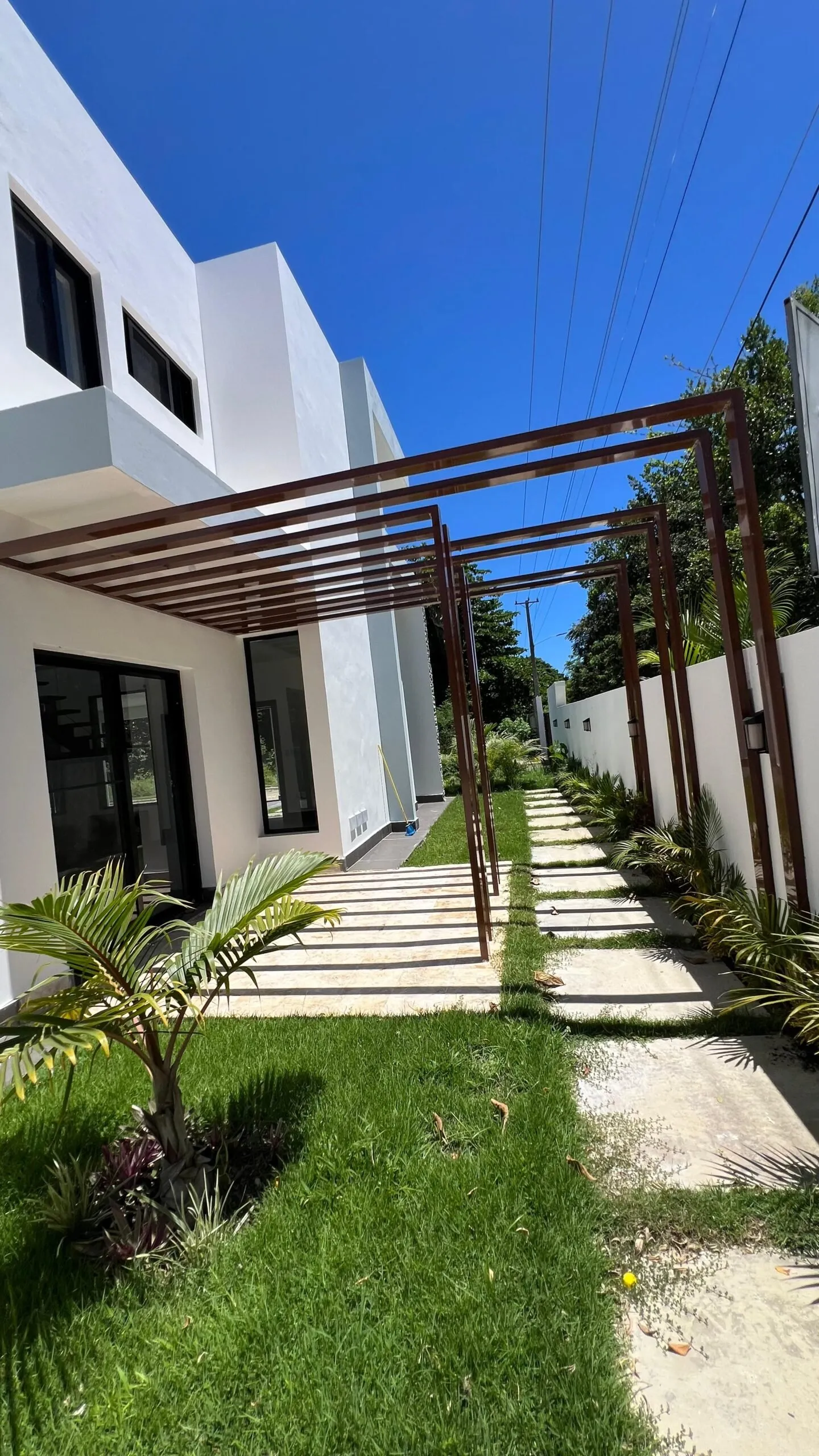 Modern 2-Level House with Pool, Garden and Open Spaces to Enjoy., photo 6