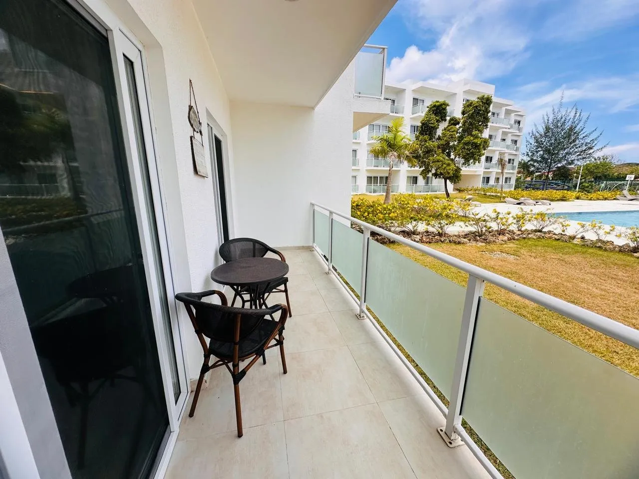 Studio Moderne à SOV | Balcon, Piscine et Place de Parking, photo 8