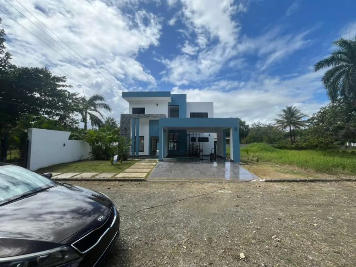 Impressionnante Villa Moderne à 3 Minutes de la Plage, photo principale