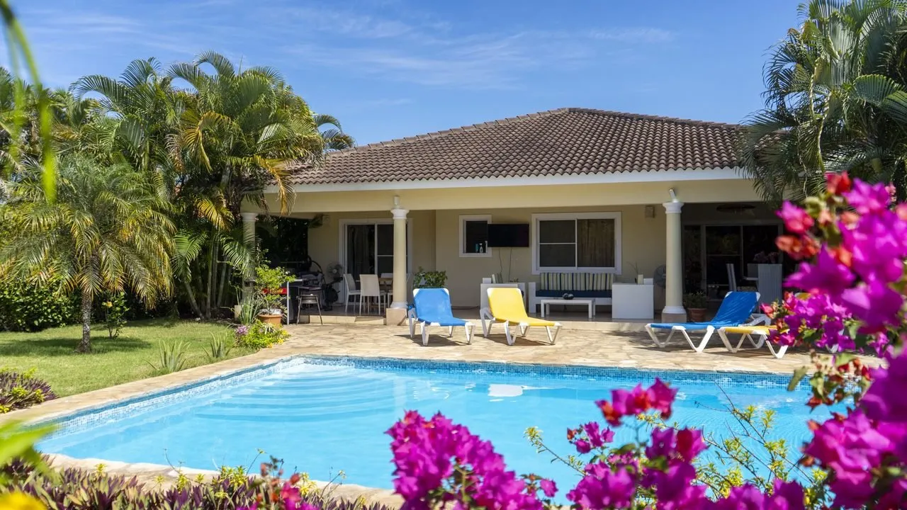 Villa on corner lot with pool & Jacuzzi, foto 8