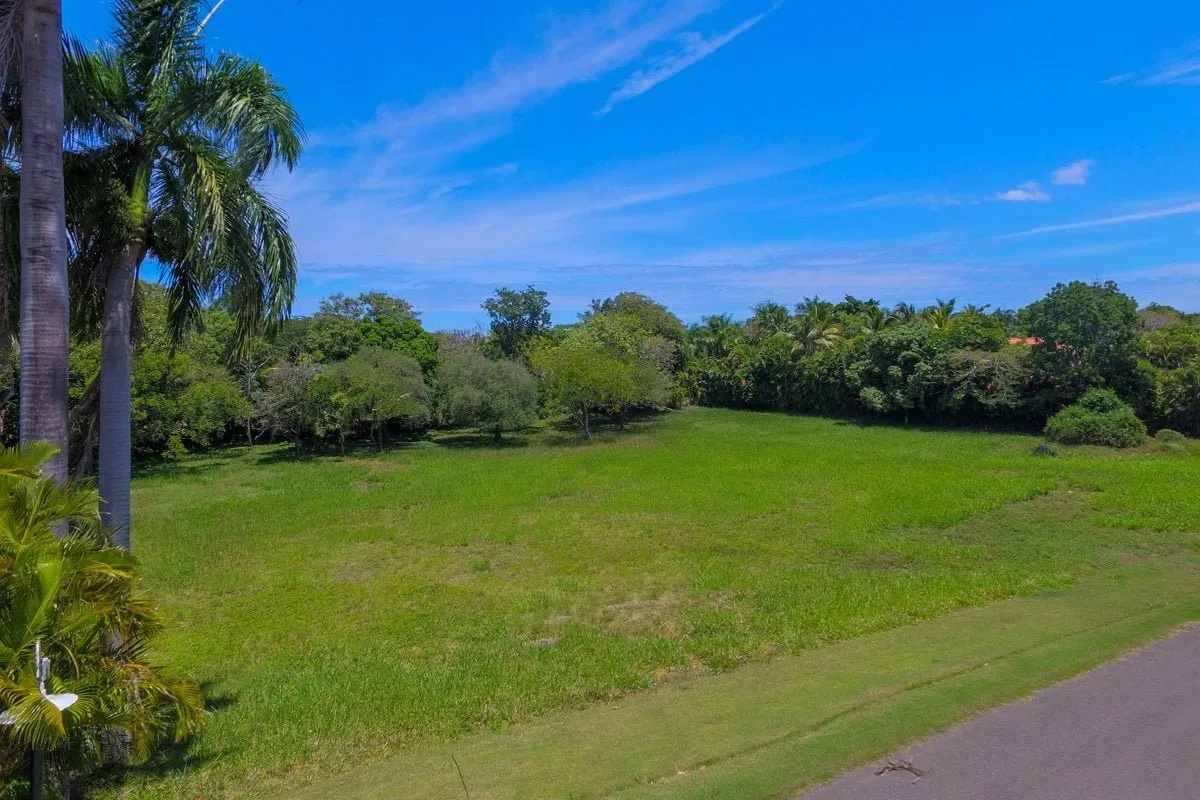 LAND IN CABARETE, photo 2