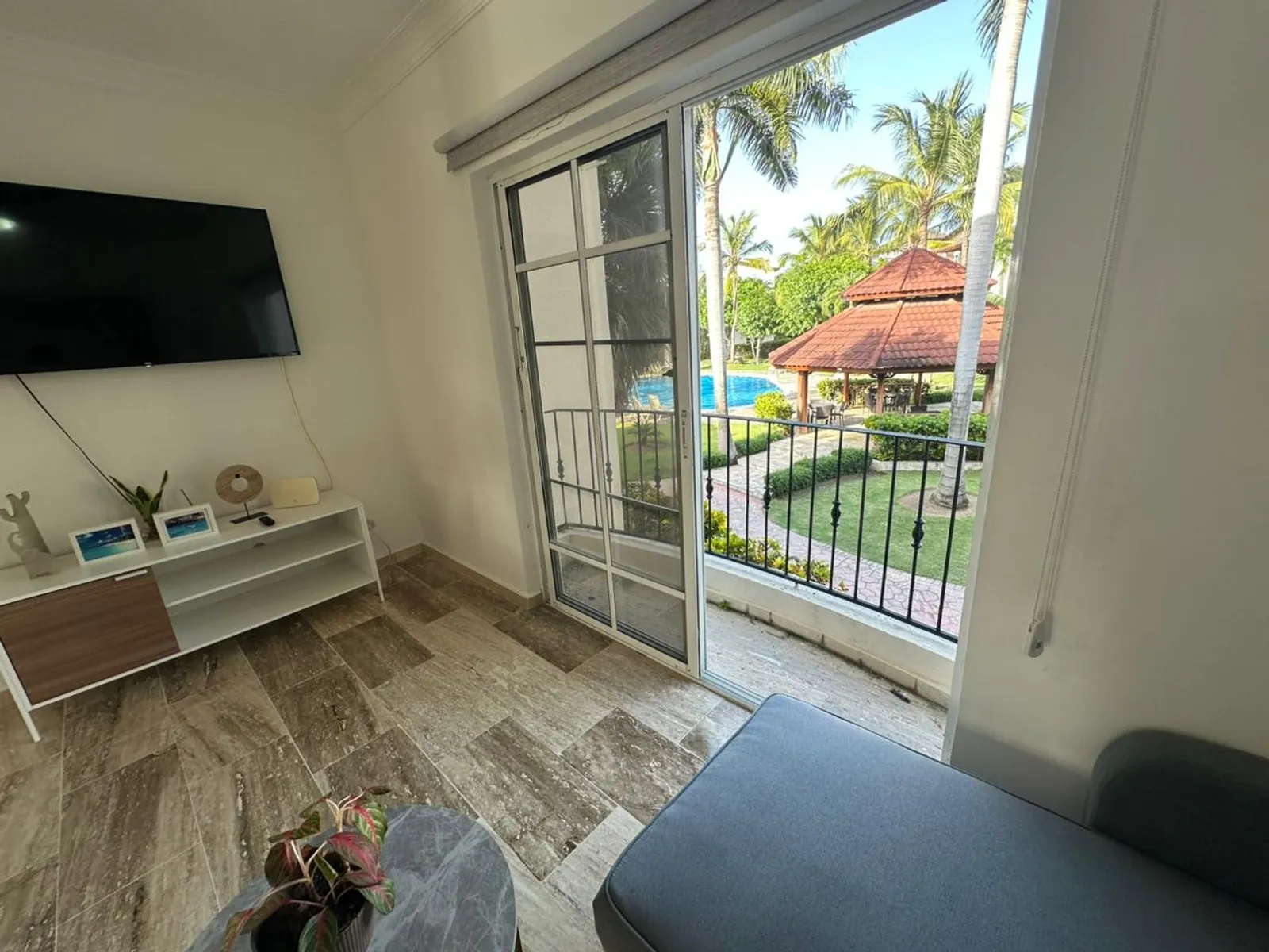 Appartement à Vendre et Louer à Carey Whitesands, photo principale