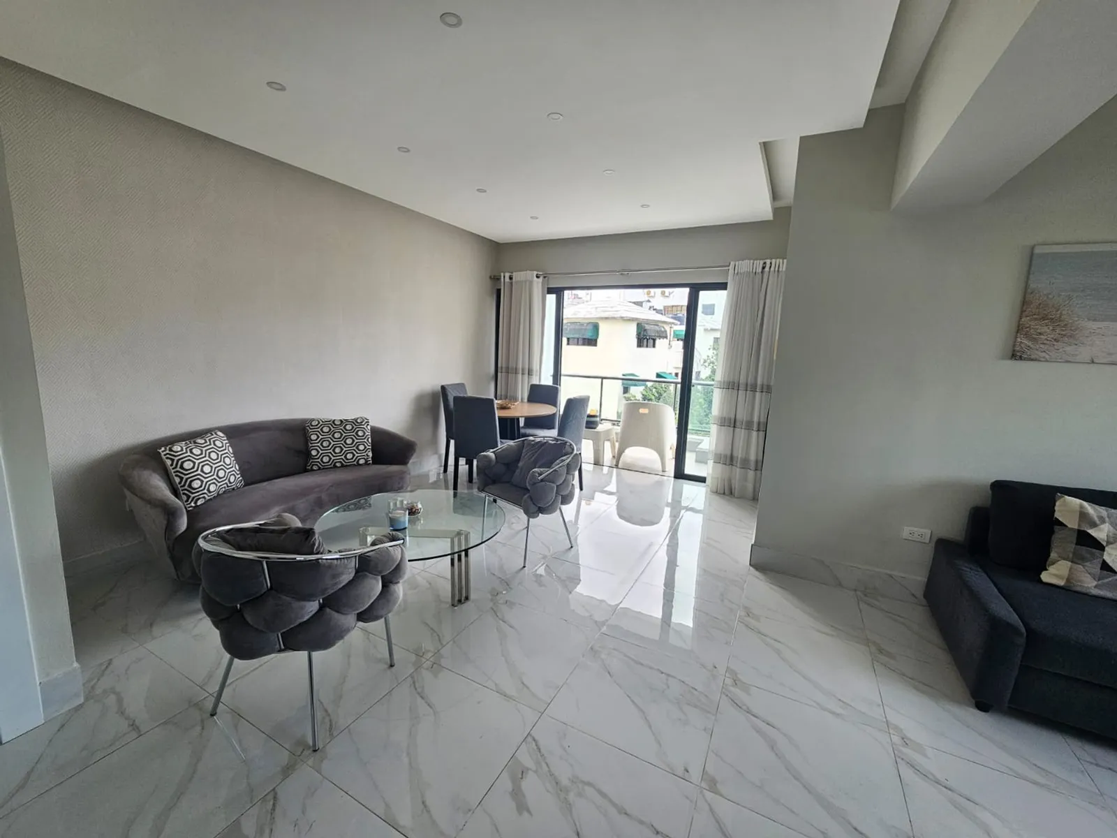 VENTA DE APARTAMENTO 4TO PISO EN ENSANCHE PIANTINI, foto 3