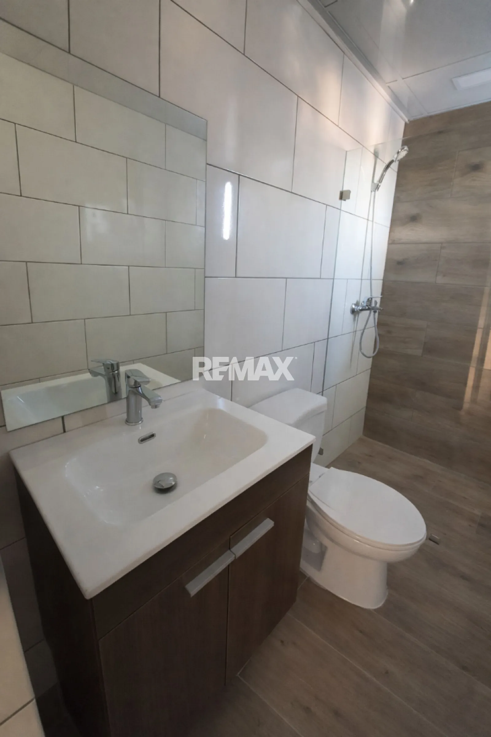 Apt. Prêt de 2 chambres avec terrasse privée, photo 4