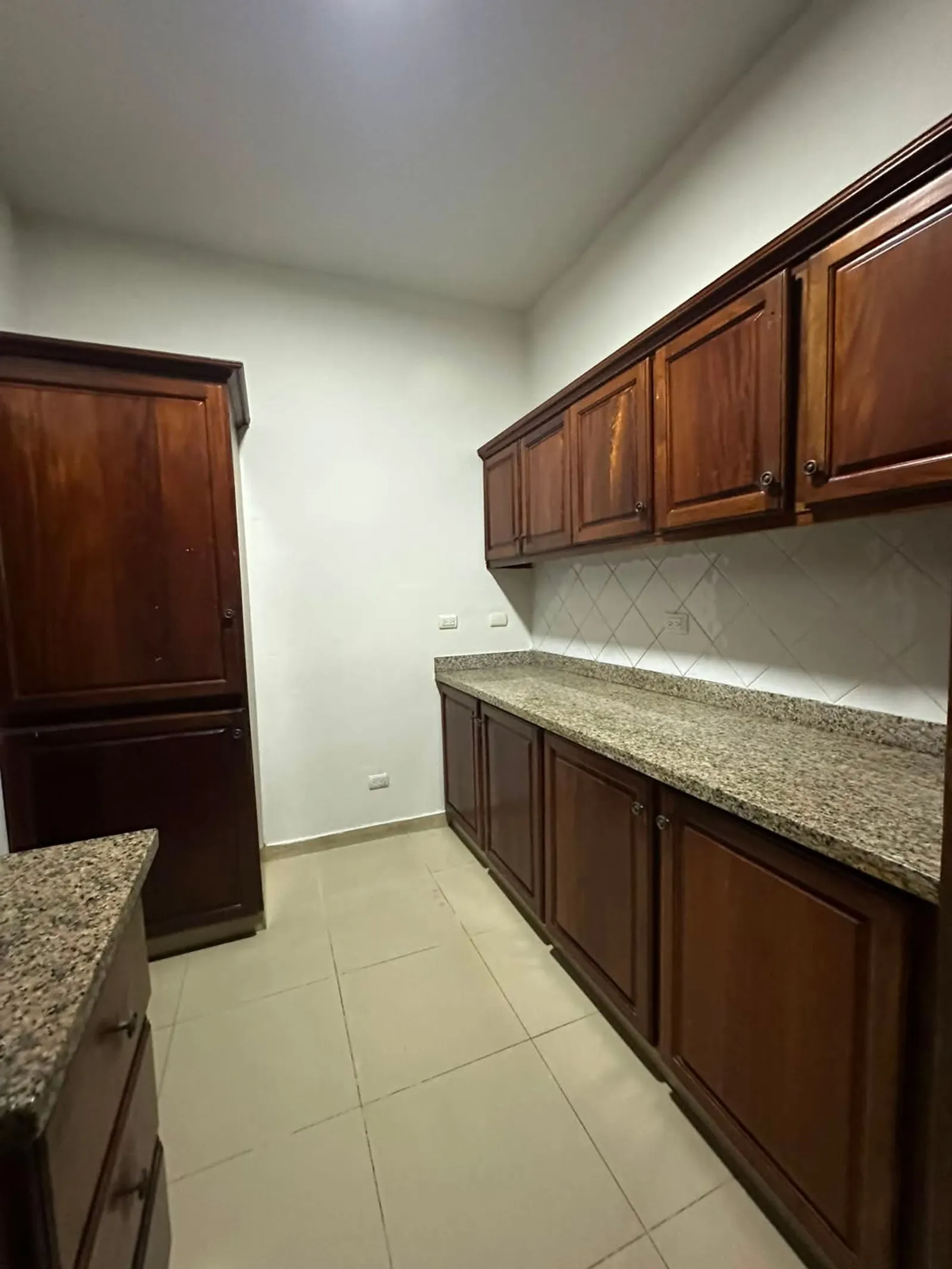 Large 3 BR, 2.5 BA, 2 Parking Apartment, photo 8
