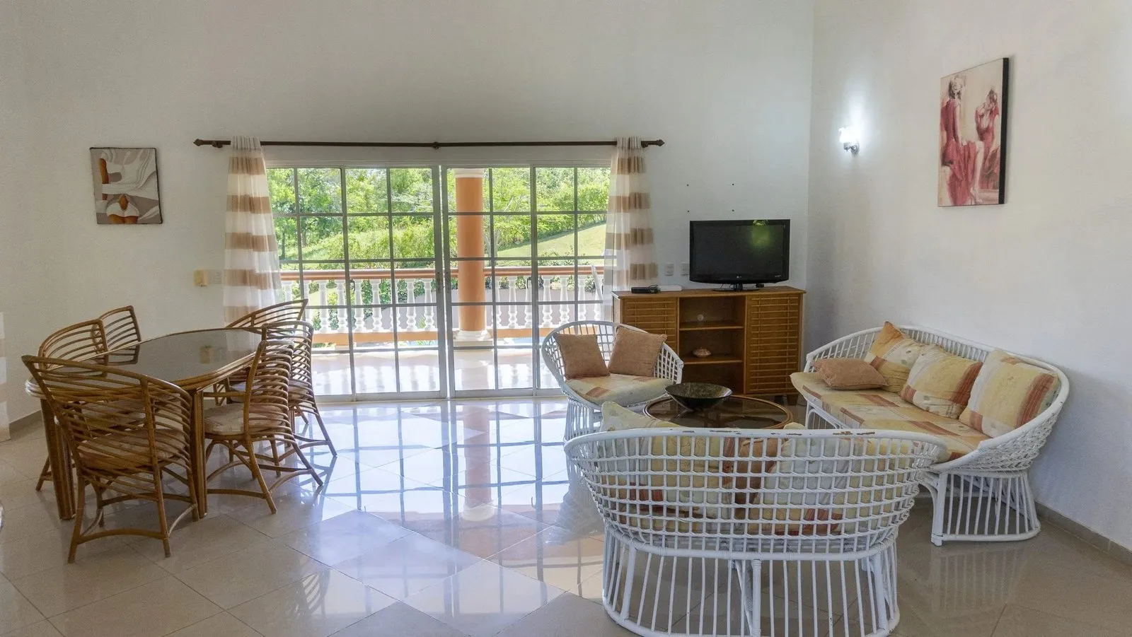 NUEVO LISTING – 2HB – VILLA CON VISTA AL MAR, foto 8