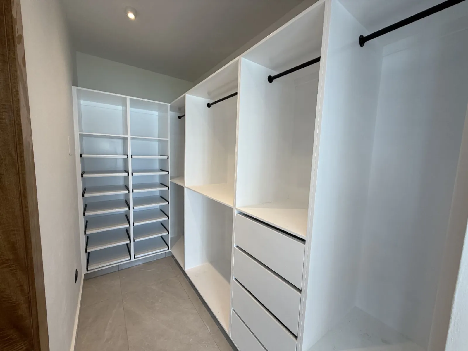 Modern New House for Sale in Res. Don Juan II, photo 9