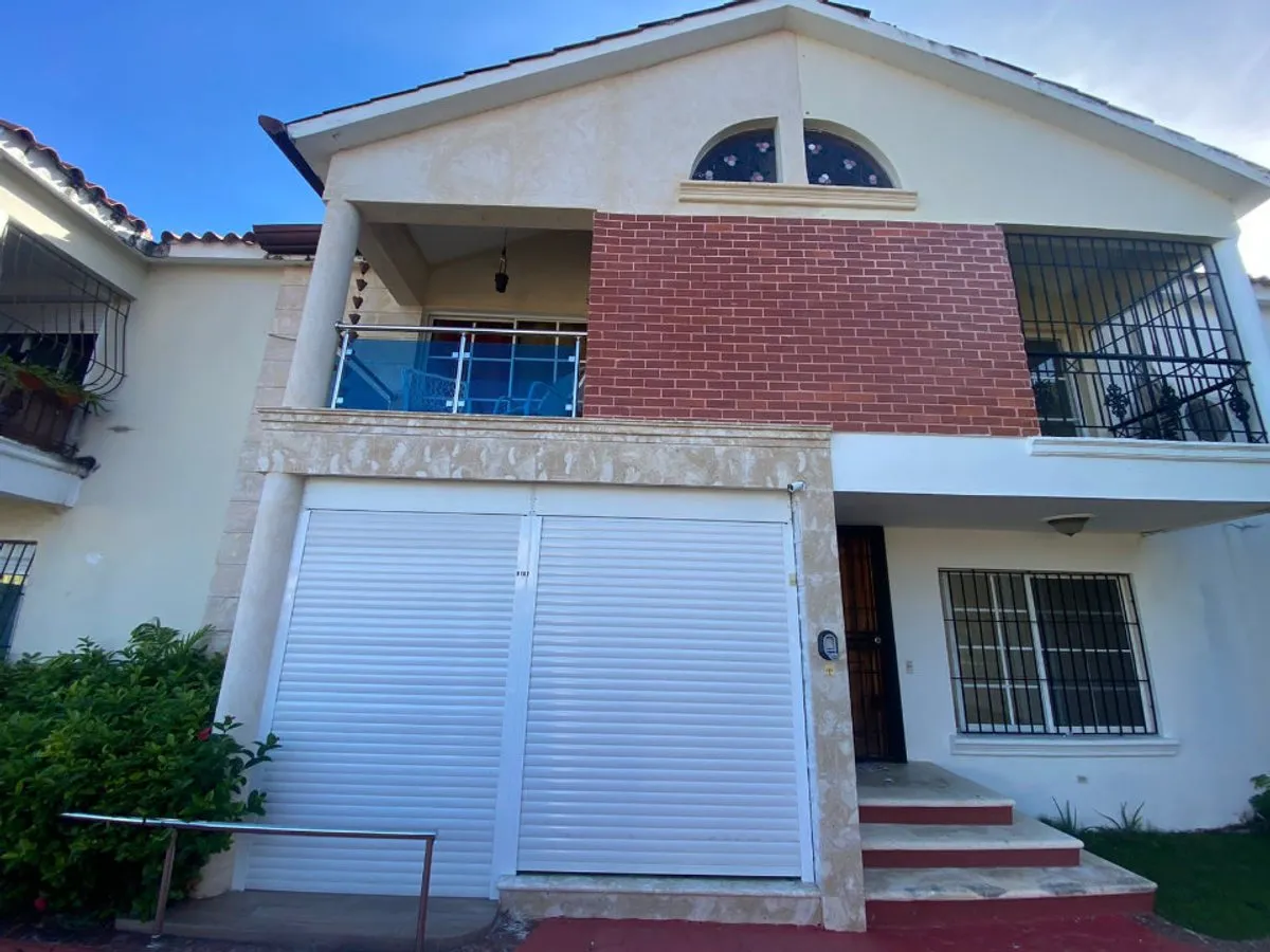 Casa en venta en Pueblo Bávaro, foto principal