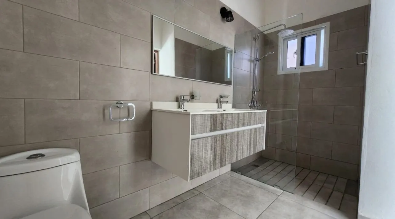 Impressionnante villa neuve avec piscine privée en résidence sécurisée, photo 8