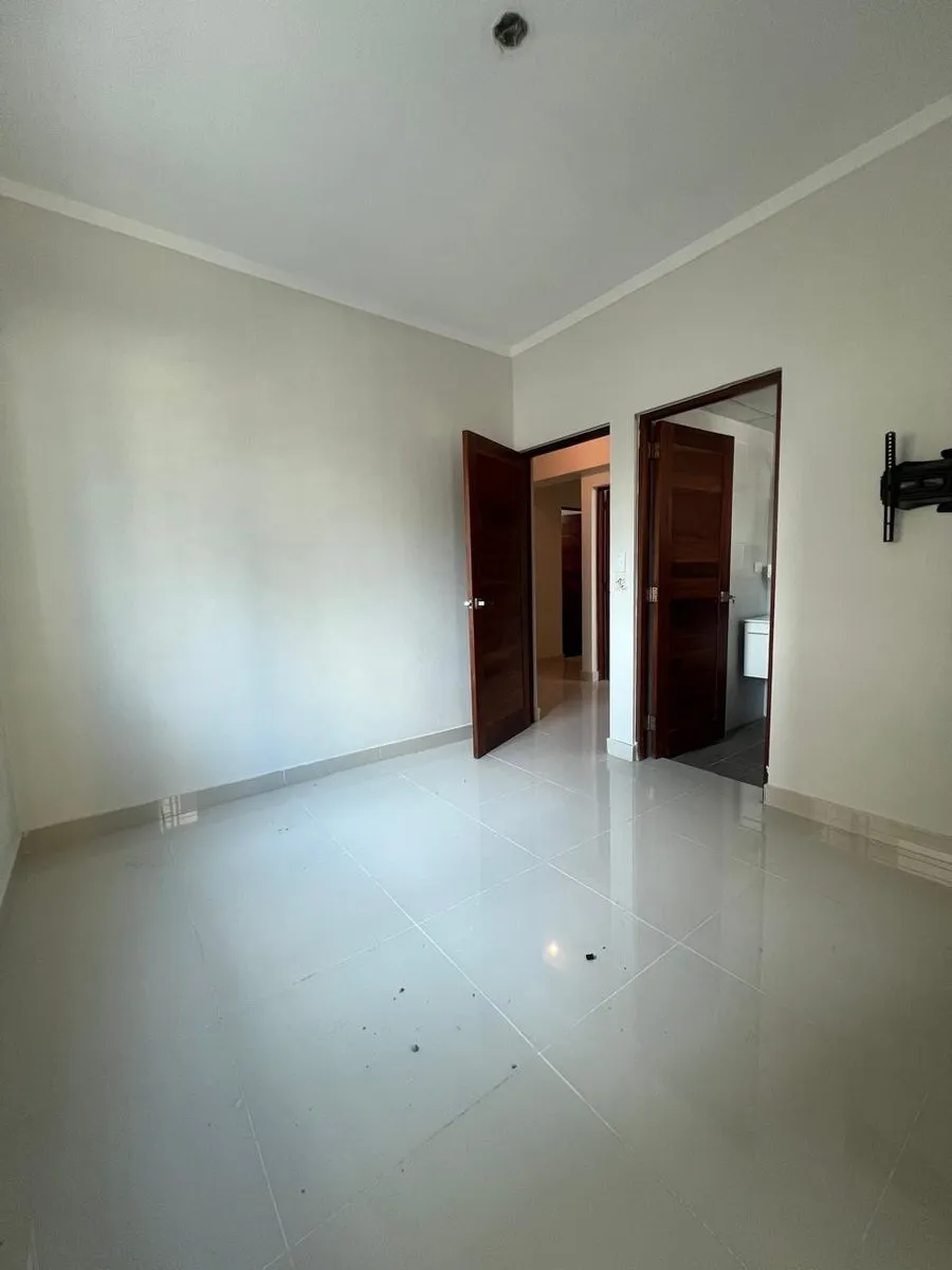 Apartment in Evaristo Morales, 3 BR, 2 bathrooms, photo 4