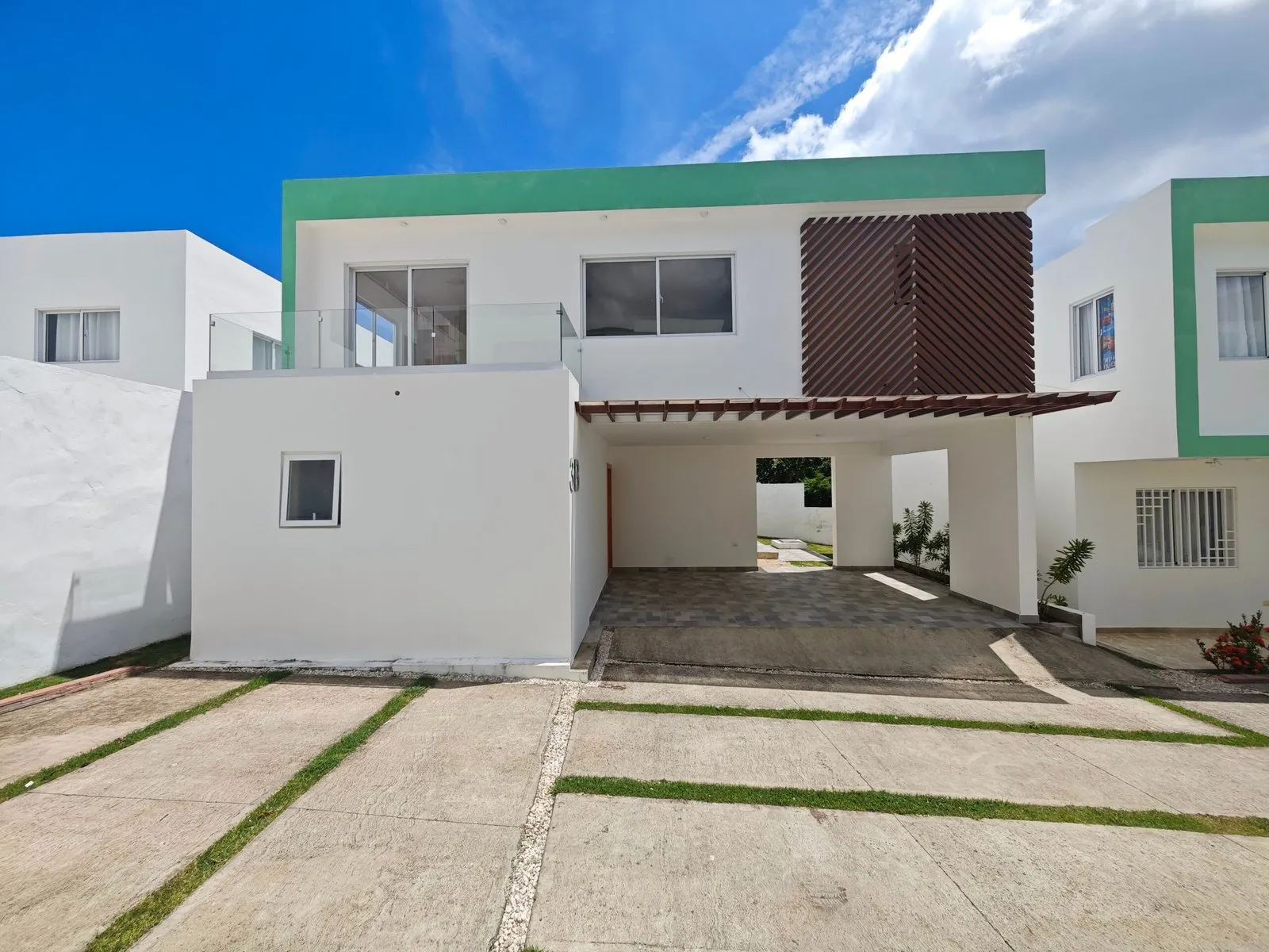 House for sale in Torre Alta, Puerto Plata with rooftop and ocean view, photo 2