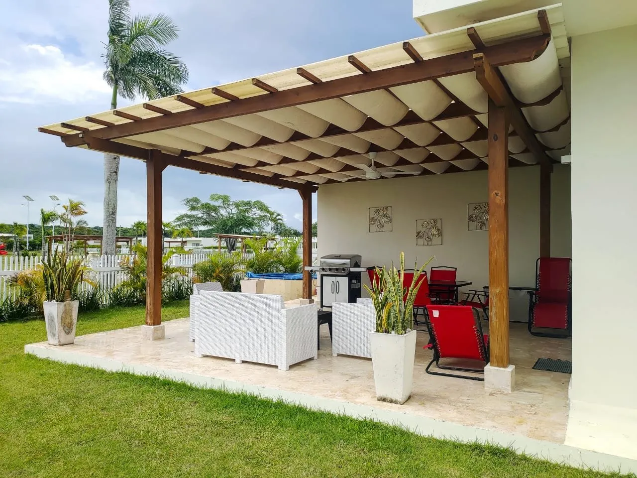 Hermosa Villa con Jacuzzi en Venta en Sosua, foto principal