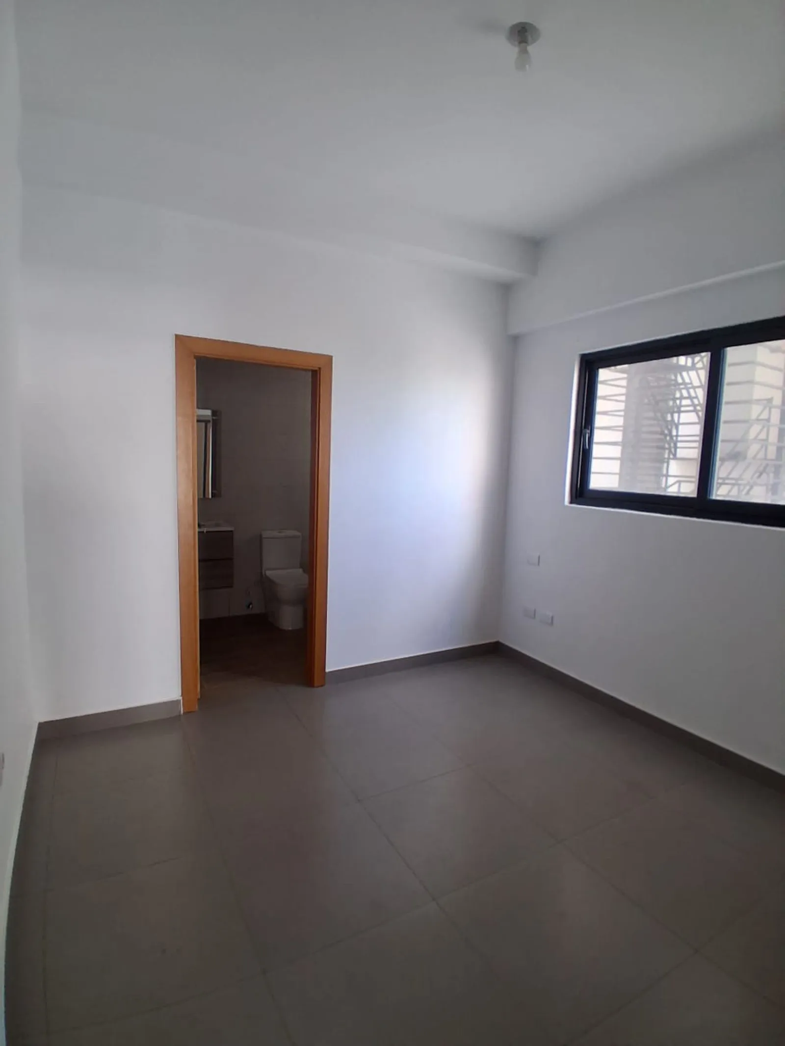 2 BR Apartment, Appliances Included and Park View, photo 11