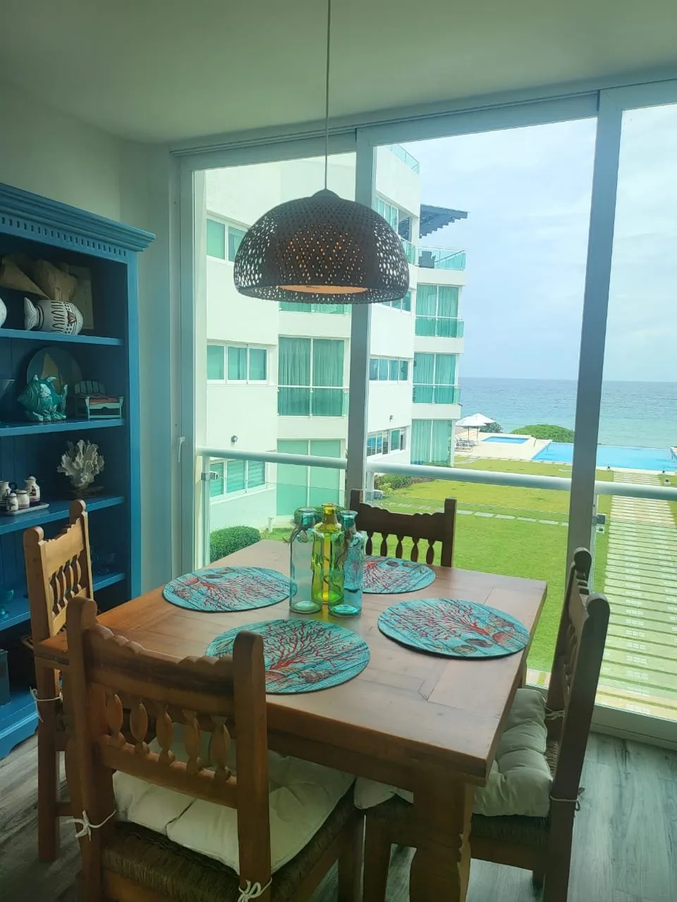 EN VENTA – ESPECTACULAR APARTAMENTO FRENTE AL MAR Y CON PISCINA DISPONIBLE, foto principal