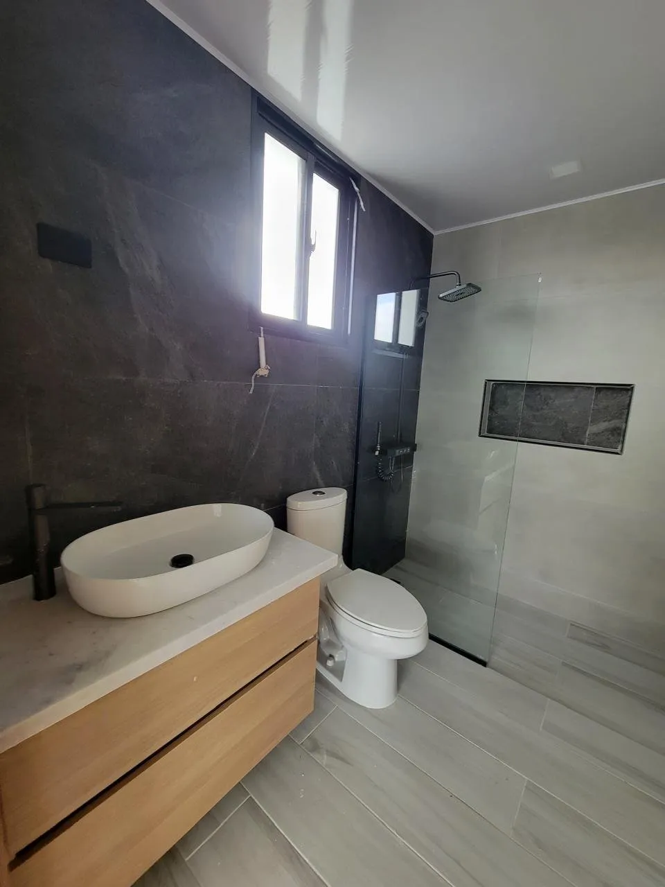 Moderno Apartamento de 3 Habitaciones con Amenidades Exclusivas en Torre Residencial, foto 10