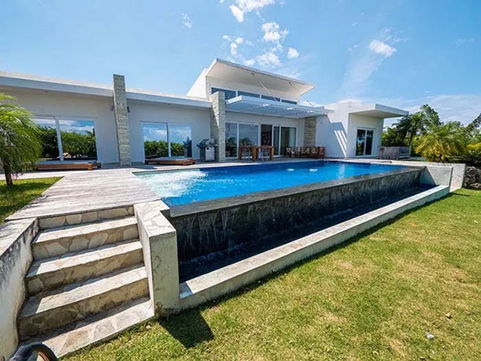Villa Loma, Hauptfoto