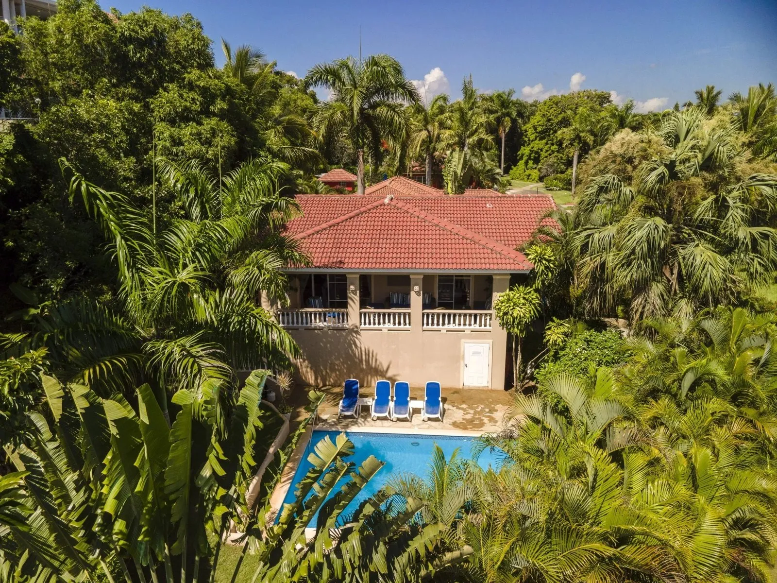 VILLA – 3HB – CON VISTA A LA PISCINA PRIVADA, foto principal