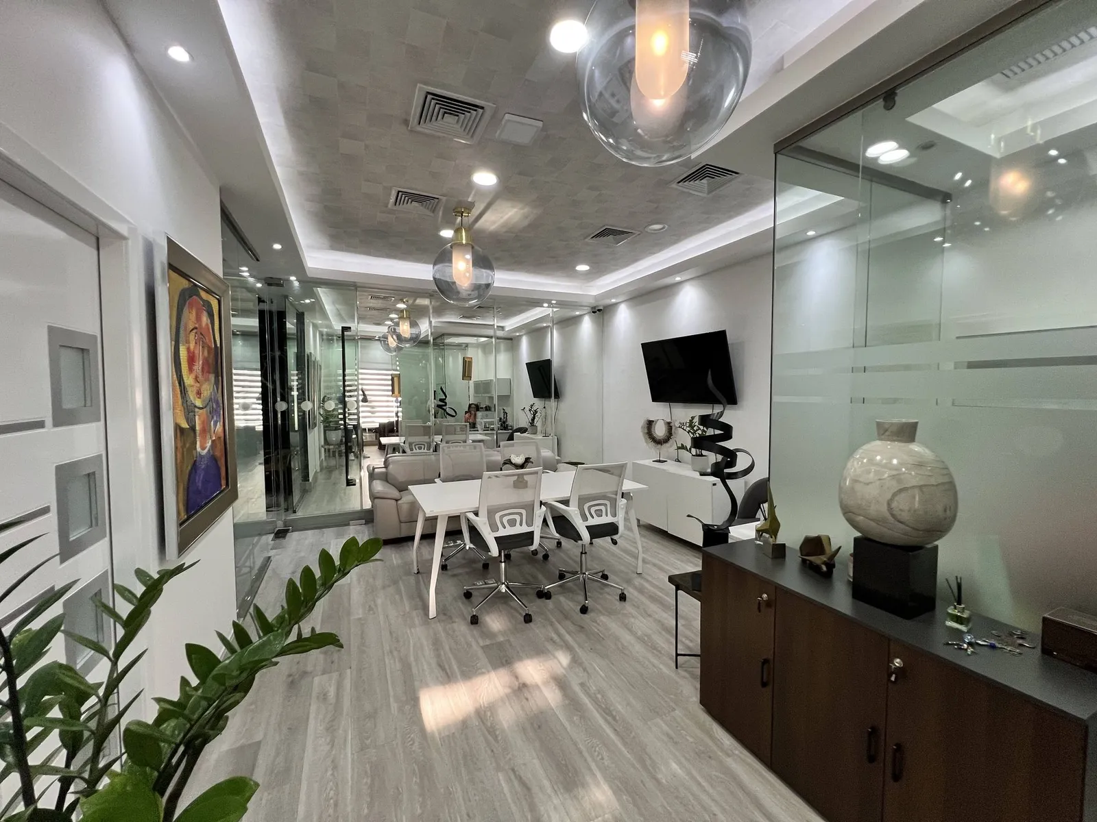 EDIFICIO EN VENTA 5264 M² AVENIDA RÓMULO BETANCOUR, Hauptfoto