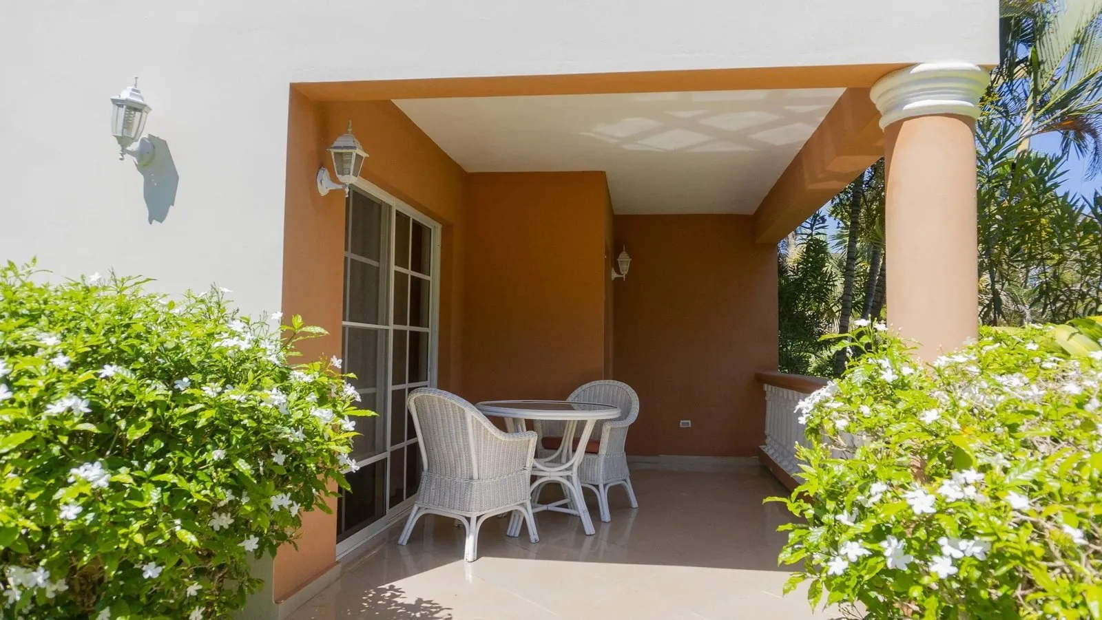 NUEVO LISTING – 2HB – VILLA CON VISTA AL MAR, foto 3