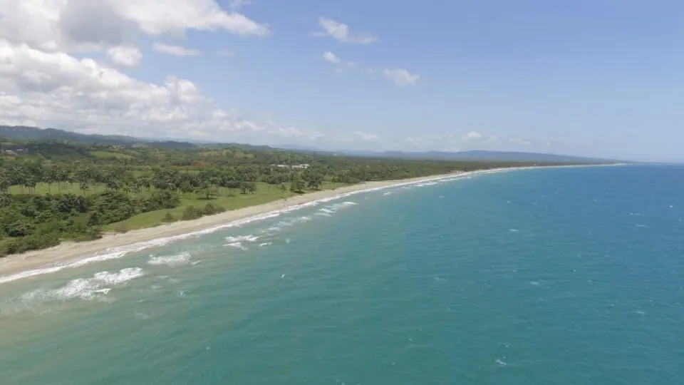 Opportunità Unica di Investimento: Terreno Fronte Spiaggia a Gaspar Hernández, foto 3
