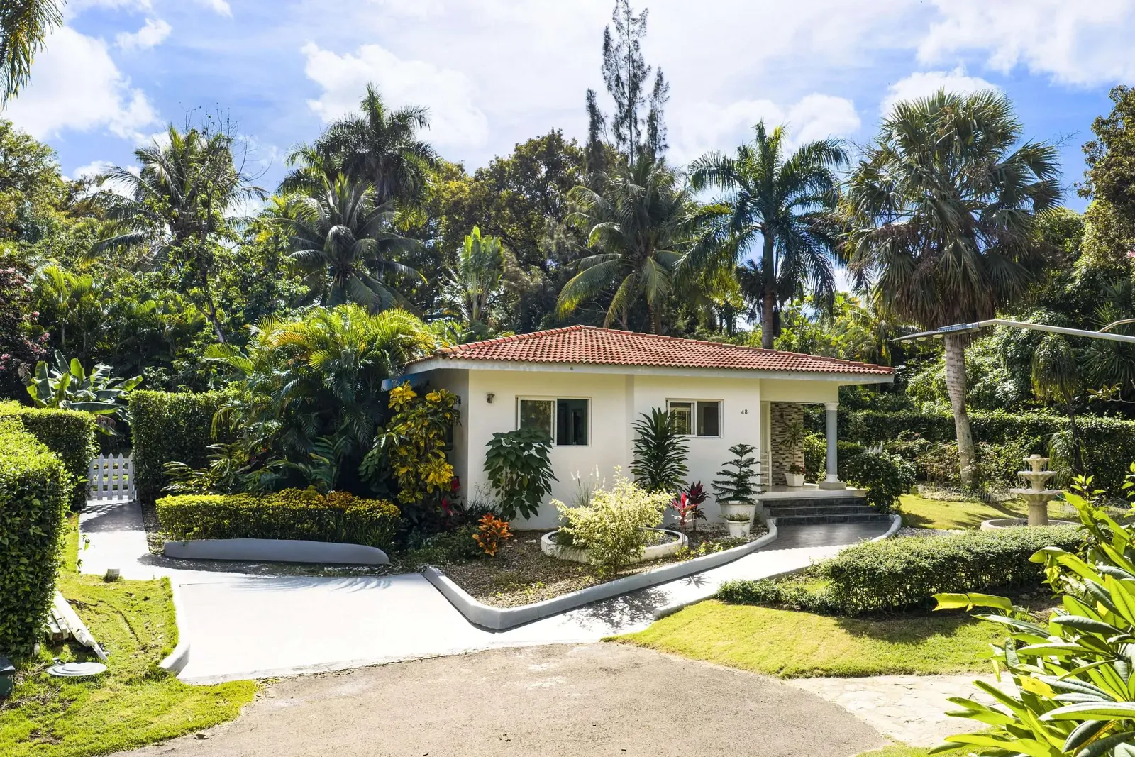 2-Bedroom Villa in La Hispaniola, photo 2