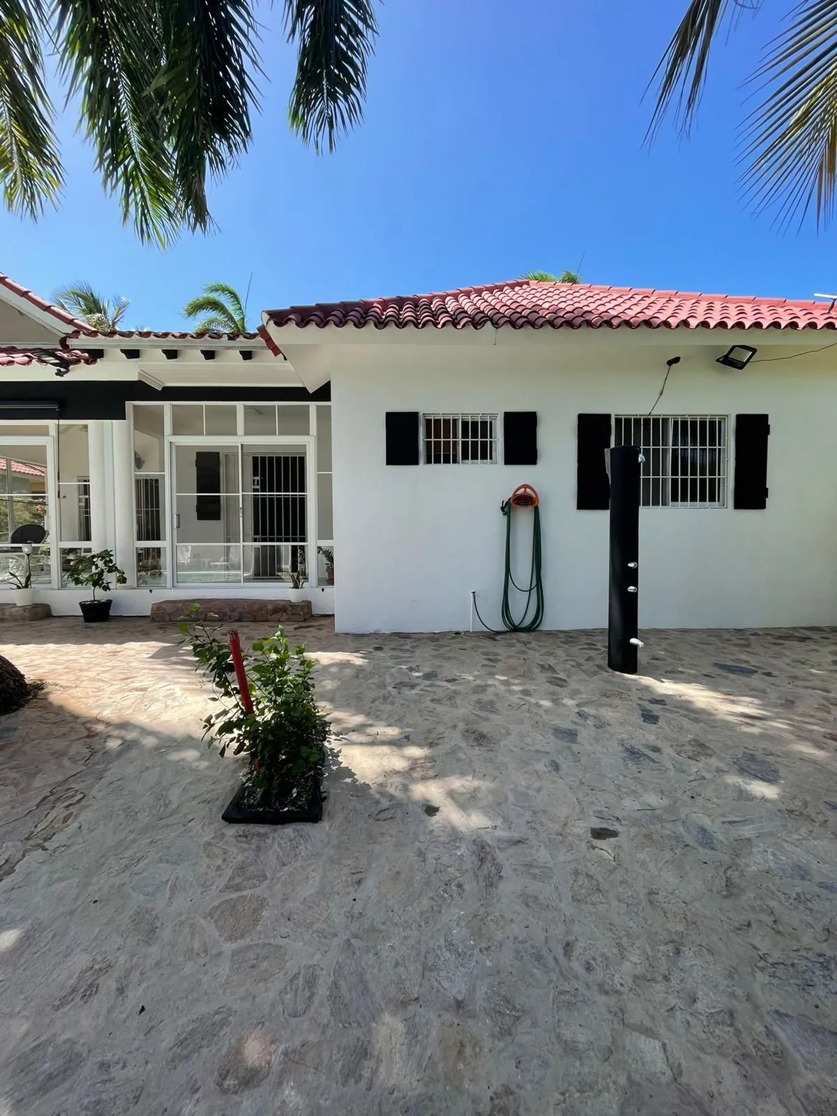 SELF-SUFFICIENT VILLA – NEAR THE BEACH – 3 BR, photo 2