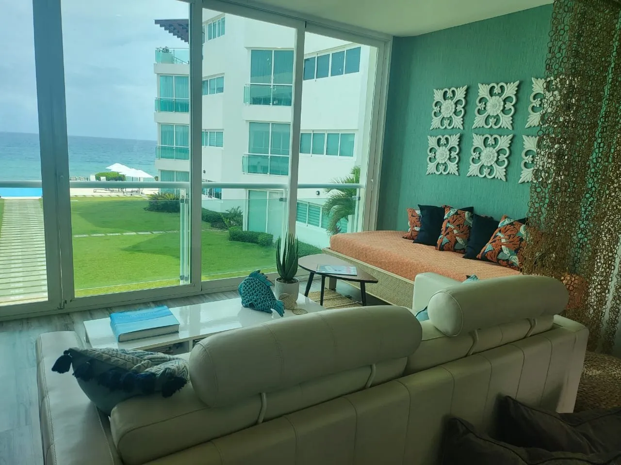 EN VENTA – ESPECTACULAR APARTAMENTO FRENTE AL MAR Y CON PISCINA DISPONIBLE, foto 13