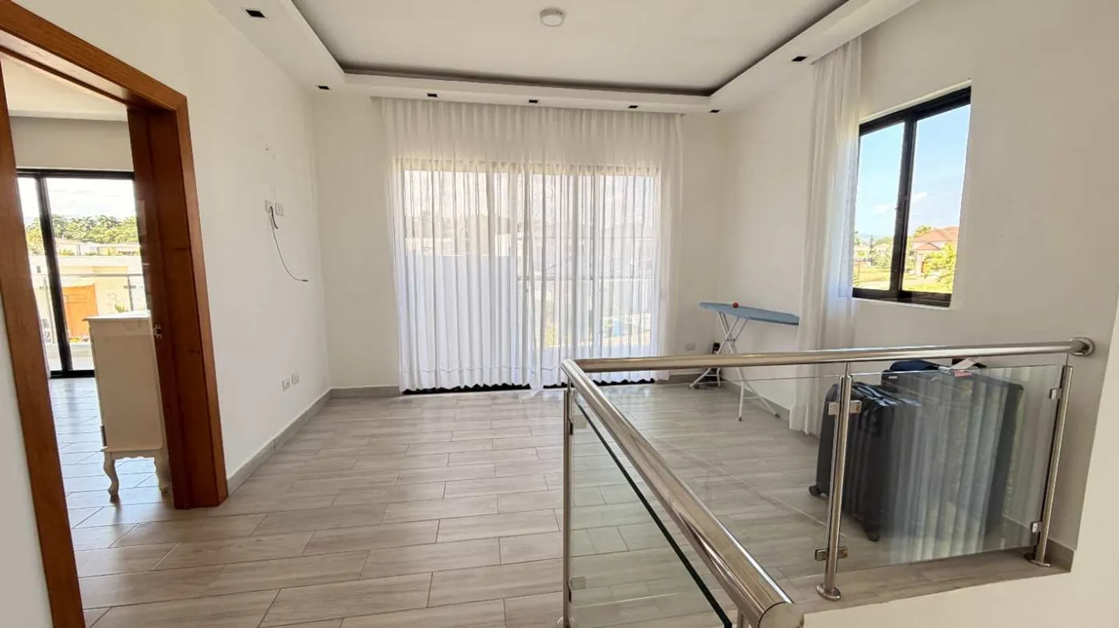 Casa de Dos Niveles con Piscina en Plantation., foto 10