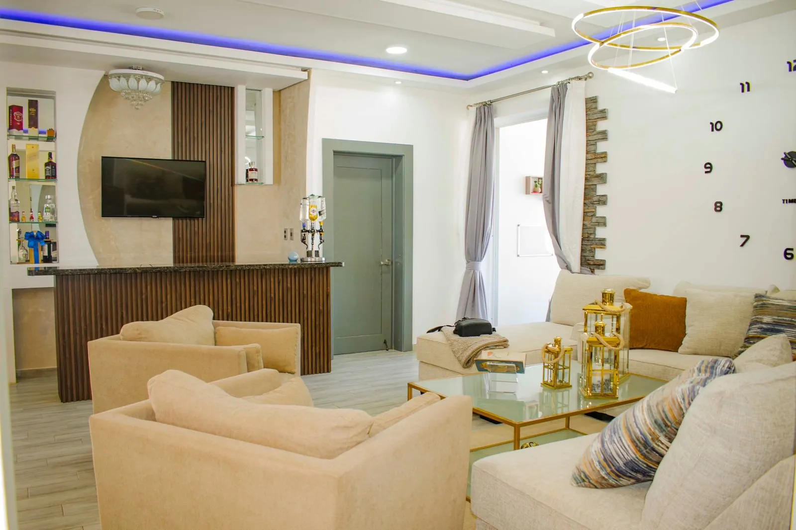 Luxury Property with Main House, Apartments and Pool just 10 minutes from Playa Encuentro, photo 14