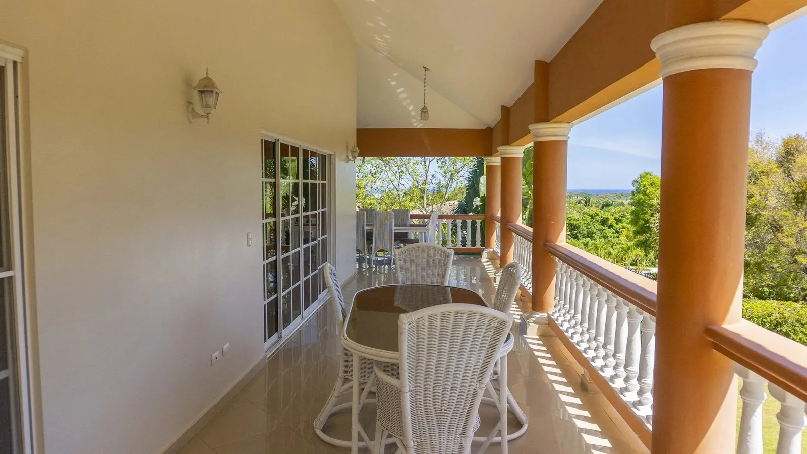 NUEVO LISTING – 2HB – VILLA CON VISTA AL MAR, foto 12