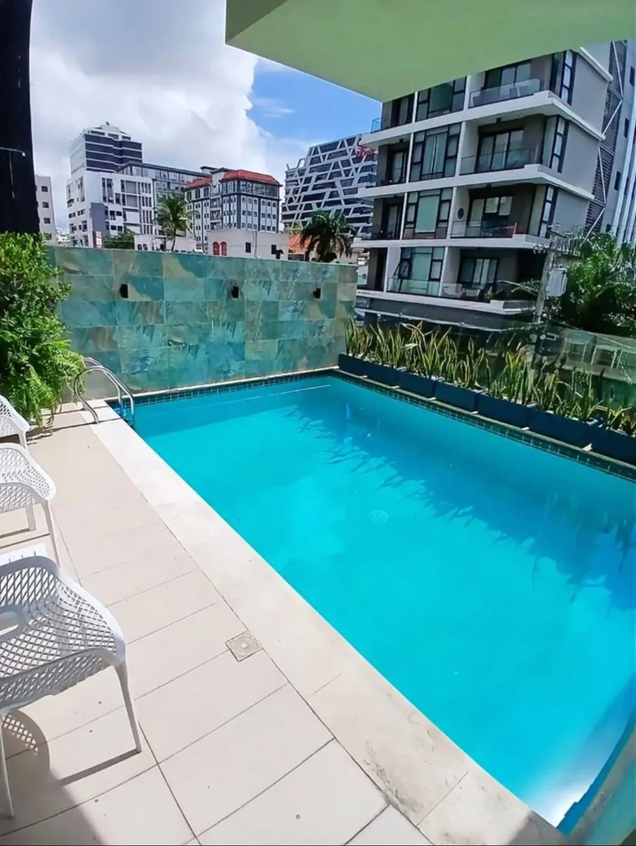 Piso alto de 2 habitaciones con vista frontal en Piantini, foto principal