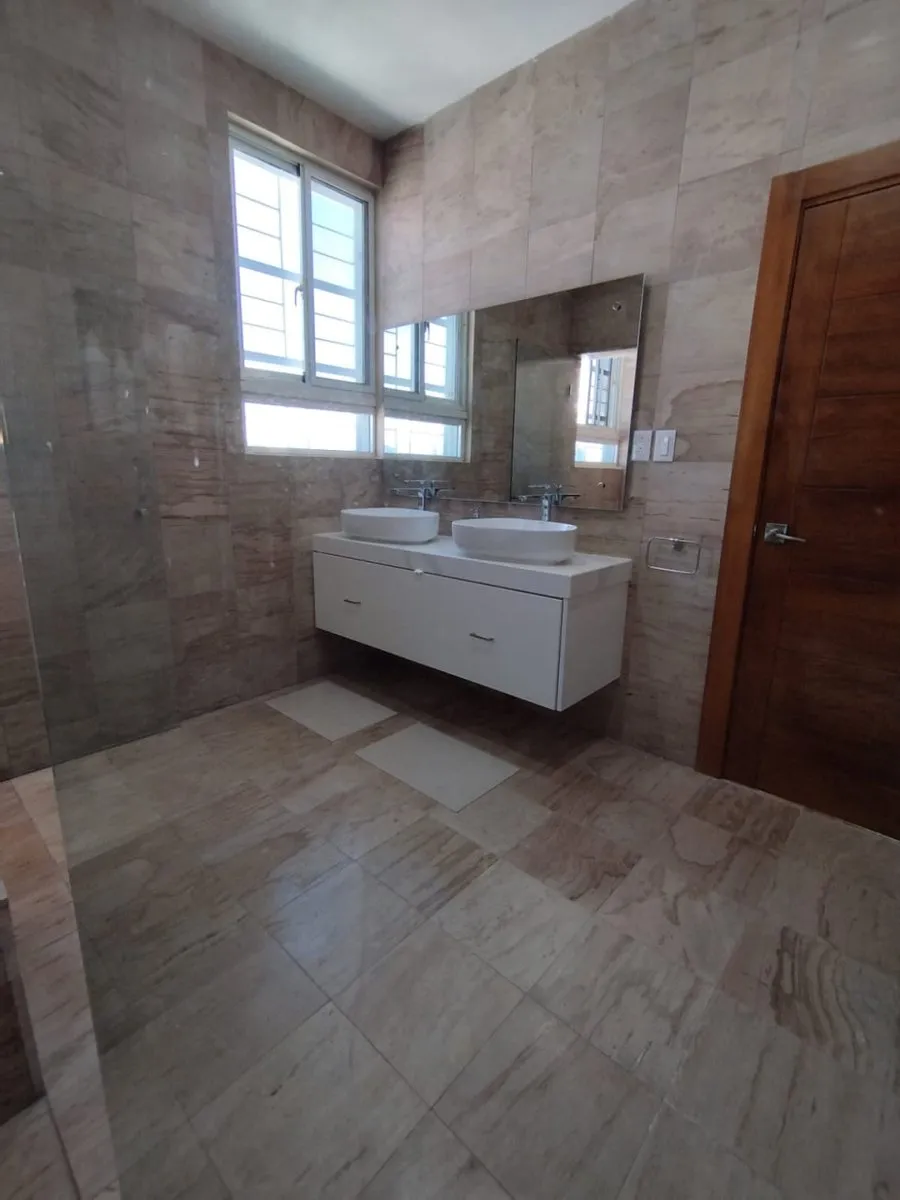 Luxury Apartment in Evaristo Morales, photo 10