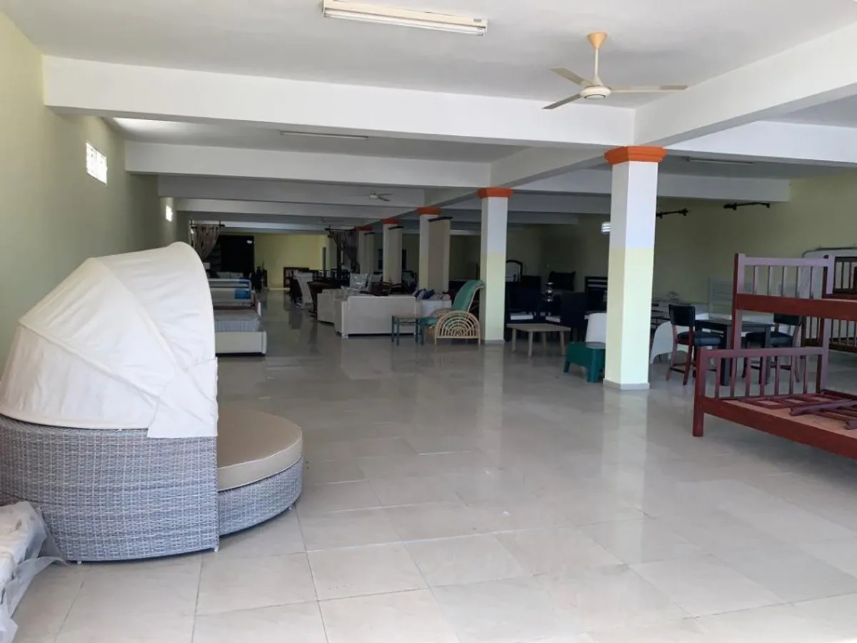 Locale Commerciale su 2 Livelli in Vendita Ottima Posizione, foto 2
