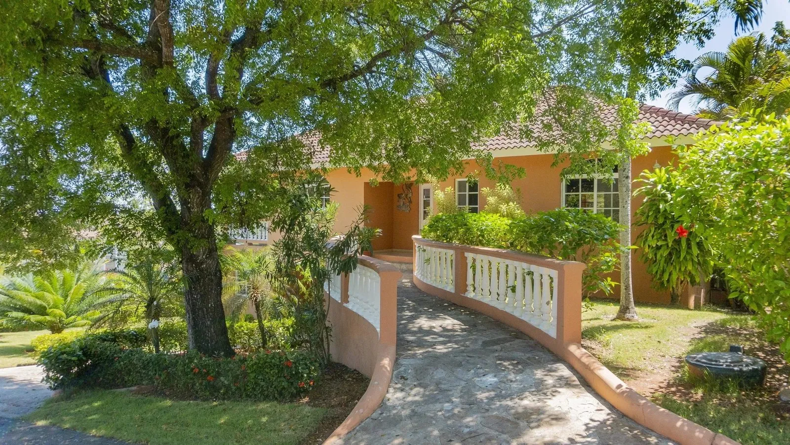 NUEVO LISTING – 2HB – VILLA CON VISTA AL MAR, foto 5