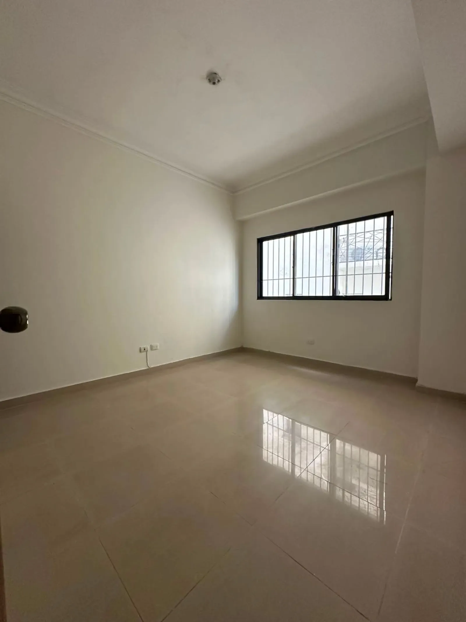 Large 3 BR, 2.5 BA, 2 Parking Apartment, photo 2
