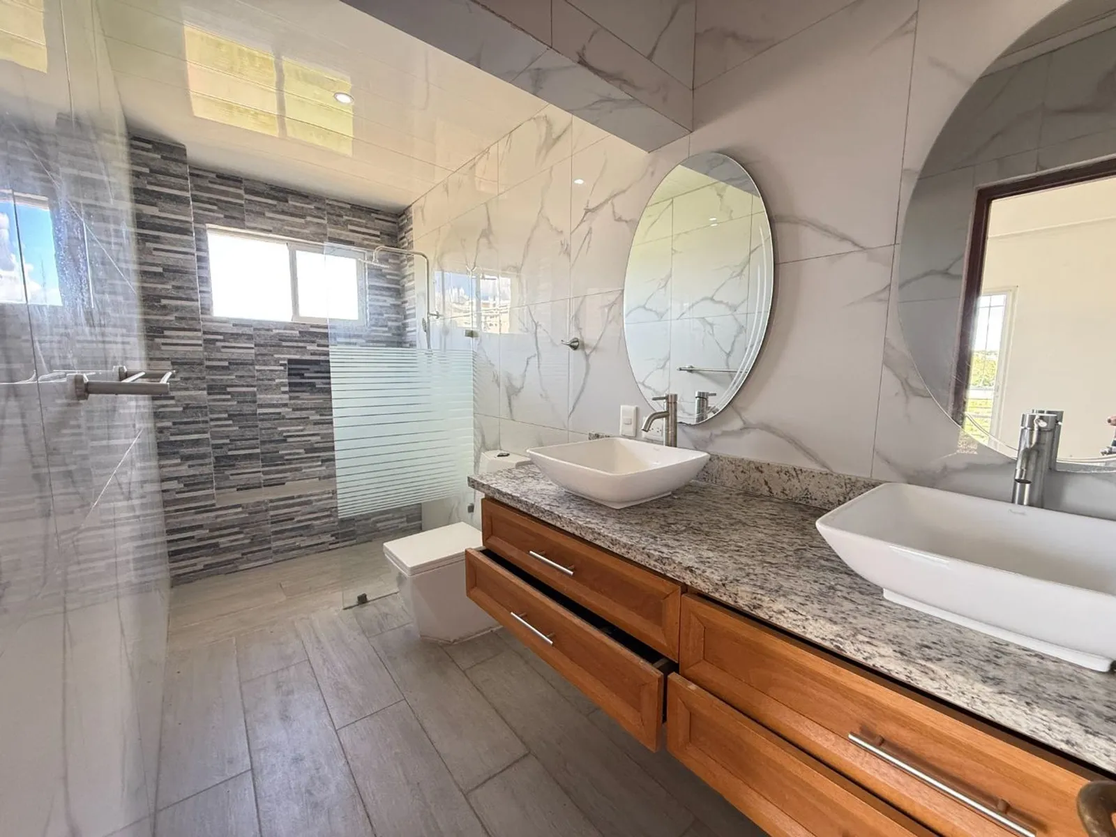 Appartement en Tour, Romana del Oeste, photo 12