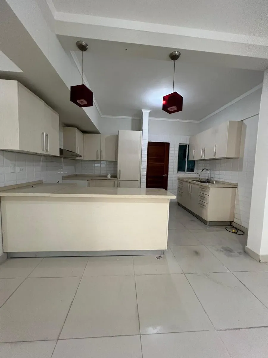Apartment in Evaristo Morales, 3 BR, 2 bathrooms, photo 2