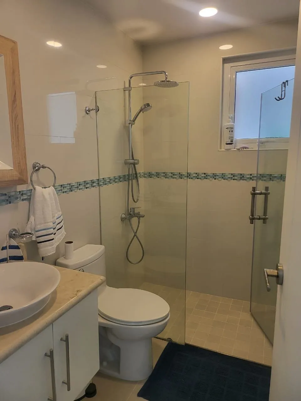 EN VENTA – ESPECTACULAR APARTAMENTO FRENTE AL MAR Y CON PISCINA DISPONIBLE, foto 3