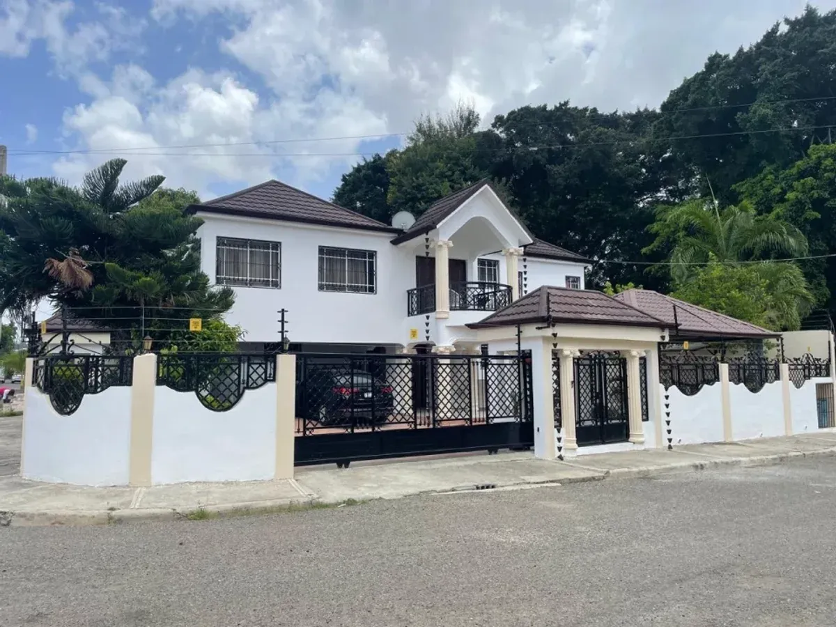 Beautiful House in Urb. Henríquez, Área Monumental, Stgo., main photo