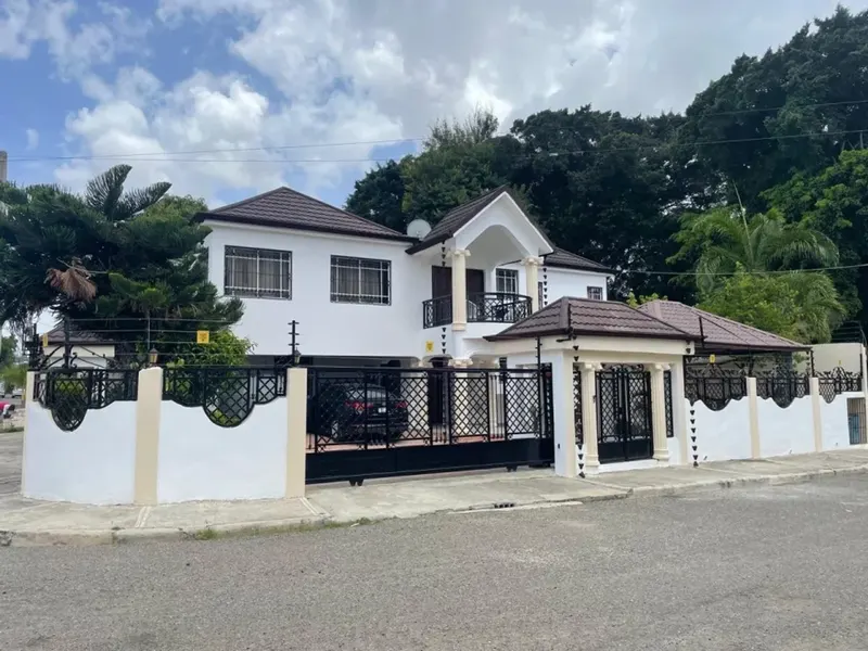 Wunderschönes Haus in Urb. Henríquez, Área Monumental, Stgo., RD$ 28,000,000