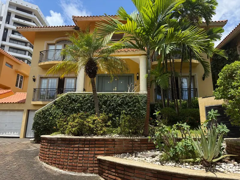 Maison à Los Cacicazgos, Santo Domingo, USD$ 2,500,000