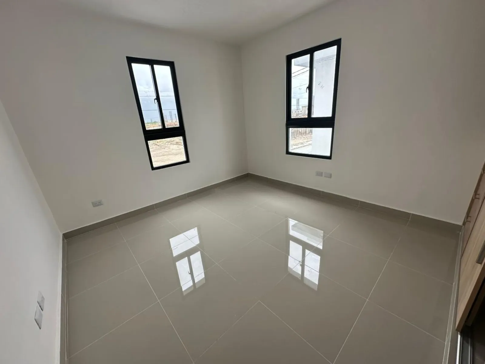 House for Sale Across from Commercial Plaza, photo 14
